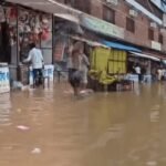 चित्रकूट में उफनी मंदाकिनी, रामघाट की सभी सीढ़ियां डूबीं; दुकानों में घुसा पानी, SDRF तैनात