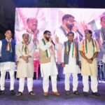 80 किलो लड्डू बांटकर मनाया आजादी का जश्न, जश्न-ए-आजादी ट्रस्ट के कार्यक्रम में धर्मगुरुओं ने किया ध्वजारोहण