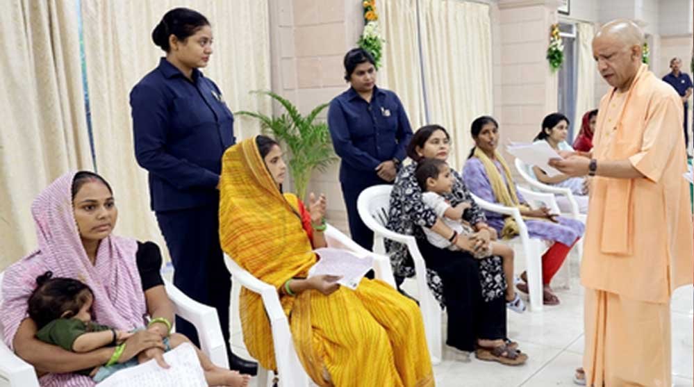रास्ता न दिला पाएं तो लेखपाल, कानूनगो, तहसीलदार सबको सस्पेंड करो-मुख्यमंत्री योगी