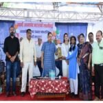 बिलासपुर की ग्रामीण बेटियों का कमाल! दीवार पर थूकते ही बजेगा अलार्म, बारिश में खुद खुलेगा छाता