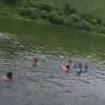 स्कूल की लड़कियों संग पिकनिक पर गया प्रिंसिपल, डैम में बिना कपड़ों के नहाते VIDEO वायरल; मचा हड़कंप
