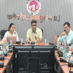 जिले के सभी विद्यालयों एवं छात्रावासों में पेयजल गुणवत्ता की जांच कराई जाए – कलेक्टर झा