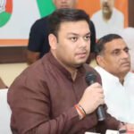 एक भी स्कूल बंद नहीं हुआ… अखिलेश के आरोपों पर योगी सरकार का पलटवार, सपा राज पर भी साधा निशाना
