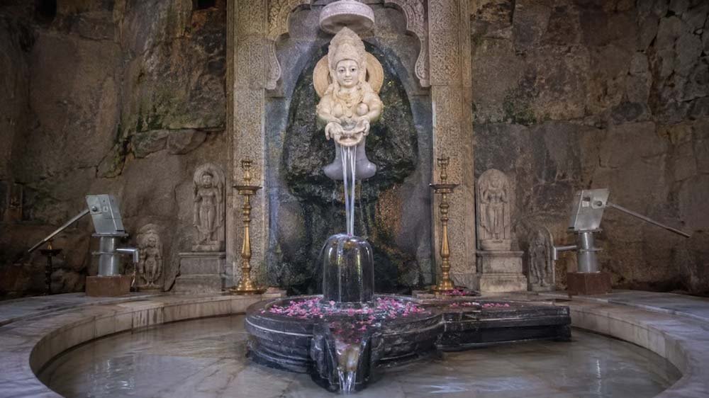 झारखंड के इस मंदिर में 24 घंटे होता है शिवलिंग का जलाभिषेक, रहस्य आज भी बरकरार