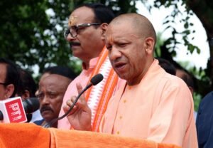 अटल जी का छह दशक का सार्वजनिक जीवन निर्विवाद और निष्कलंक रहाः सीएम योगी