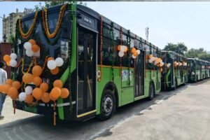 अलवर में शुरू हुई ई-बस सेवा, 50 बसों से शहर के 9 रूटों पर सुधरेगा सार्वजनिक परिवहन