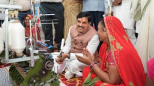 हाथकरघा क्षेत्र को प्रोत्साहन, पारंपरिक कला को संरक्षित करने तथा महिलाओं को रोजगार के अवसर उपलब्धर करवाने की दिशा में महत्वपूर्ण पहल : मुख्यमंत्री डॉ. यादव