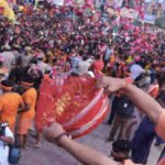 भोलेनाथ के भक्तों पर सीएम योगी ने की श्रद्धा की पुष्पवर्षा