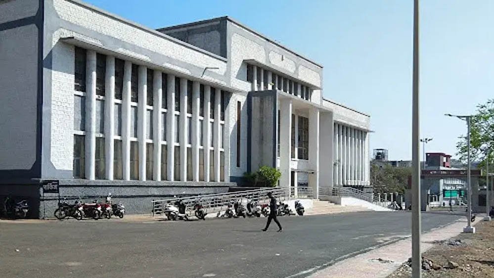 SC कोटे से प्रोफेसर बने, सत्यापन में जाति प्रमाण पत्र फर्जी निकला; सागर यूनिवर्सिटी के डीन निलंबित