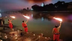 उज्जैन के रामघाट पर शिप्रा आरती को लेकर बवाल: पुरोहितों को हटाया गया, महाकाल समिति के बटुकों ने संभाली कमान