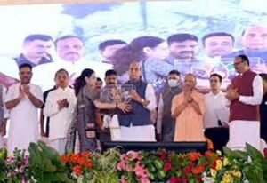 सीएम योगी ने यूपी को देश के शीर्ष तीन राज्यों में पहुंचाया, अपराधियों के हौसले किए चकनाचूर : राजनाथ