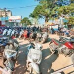 रायपुर स्टेशन पर RPF का बड़ा एक्शन, नो पार्किंग और अवैध वेंडरों पर कार्रवाई; 3800 लोग पकड़े गए