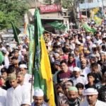 डीजे की तेज धमक से घरों में गिरे बर्तन, जुलूस में खुलेआम चली प्रतिबंधित कार्बाइड गन