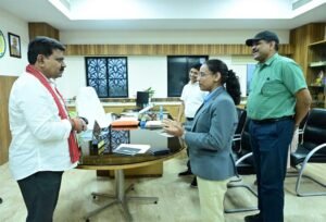 उप मुख्यमंत्री  विजय शर्मा ने राष्ट्रपति भवन से आमंत्रण मिलने पर रेणुका गोस्वामी को दी बधाई