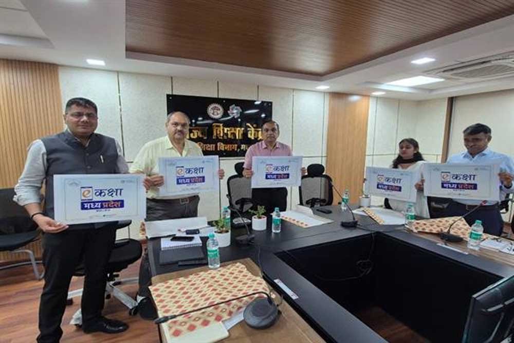 तकनीक आधारित शिक्षा वर्तमान समय की आवश्यकता है : संचालक  सिंह