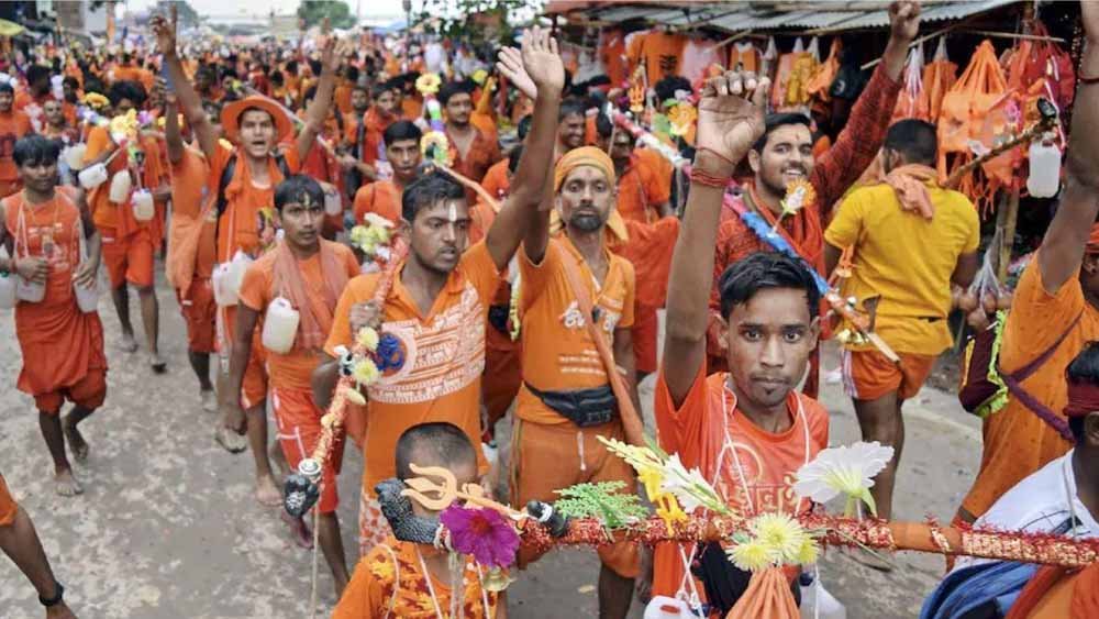 पहली बार कंधे पर कांवड़, कोई 13 तो कोई 21 साल से निभा रहा भोले की भक्ति की परंपरा