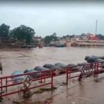 चित्रकूट में बाढ़ के बाद फिर बारिश का कहर, नेशनल हाईवे का हिस्सा धंसा
