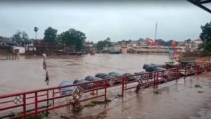 चित्रकूट में बाढ़ के बाद फिर बारिश का कहर, नेशनल हाईवे का हिस्सा धंसा