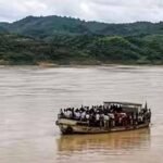 मुरैना में उफनती चंबल में 5 KM बहा स्टीमर, डीजल खत्म होने से 150 यात्री फंसे
