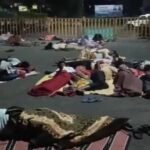 बदनावर-टिमरवानी फोरलेन मुआवजे को लेकर किसानों का प्रदर्शन, खुले आसमान के नीचे गुजारी रात
