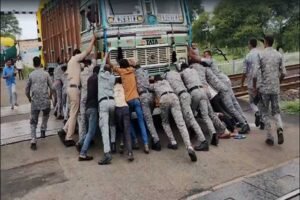 क्विक रिस्पांस फोर्स(QRF) जवानों की सूझबूझ ओर तत्परता से टली बड़ी दुर्घटना
