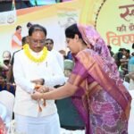राखी बंधवाकर भावुक हुए मुख्यमंत्री  साय