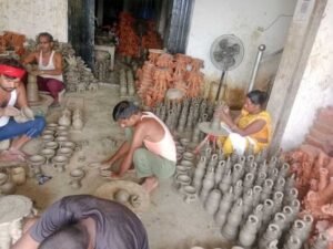 योगी सरकार की ओडीओपी योजना से बदली राजन की तकदीर, टेराकोटा ने दिलाई नई पहचान