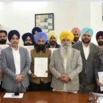 पंजाब के मंत्री गुरमीत खुड्डियां ने चार युवाओं को सौंपे सरकारी नौकरी के नियुक्ति पत्र