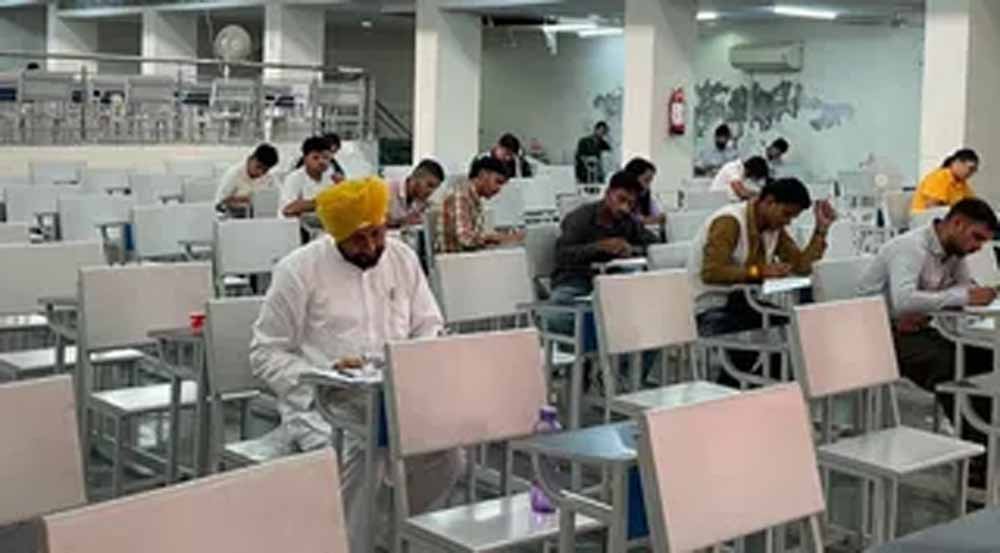 पंजाब के पूर्व CM चन्नी ने PU में दी परीक्षा, बोले- मौका साल में एक बार, पार्टी बैठकें तो होती रहती हैं
