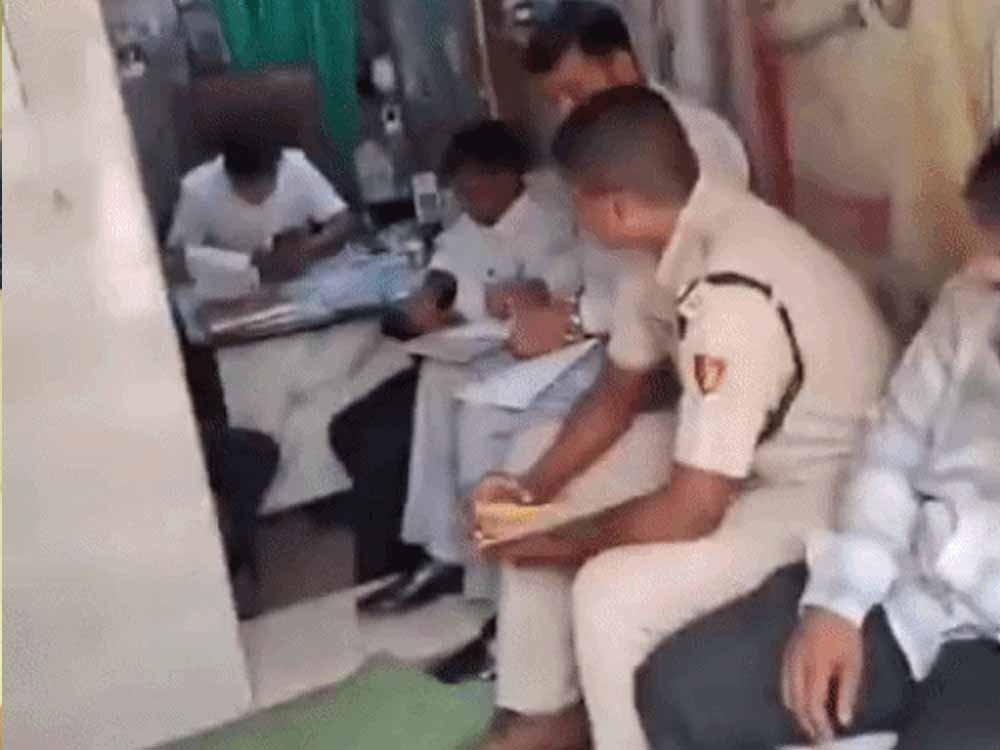 मरीजों की जान से खिलवाड़ कर रहा था झोलाछाप डॉक्टर, CM फ्लाइंग की रेड में दवाएं बरामद