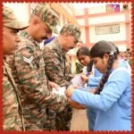 सेना के सम्मान में राखी का धागा, नवा रायपुर के पोस्टकार्ड पर विद्यार्थियों ने लिखे भावपूर्ण संदेश