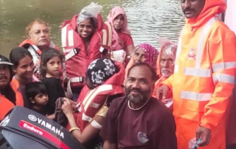भारी बारिश और उफनती नदियों के बीच SDERF एवं होमगार्ड्स का व्यापक रेस्क्यू ऑपरेशन