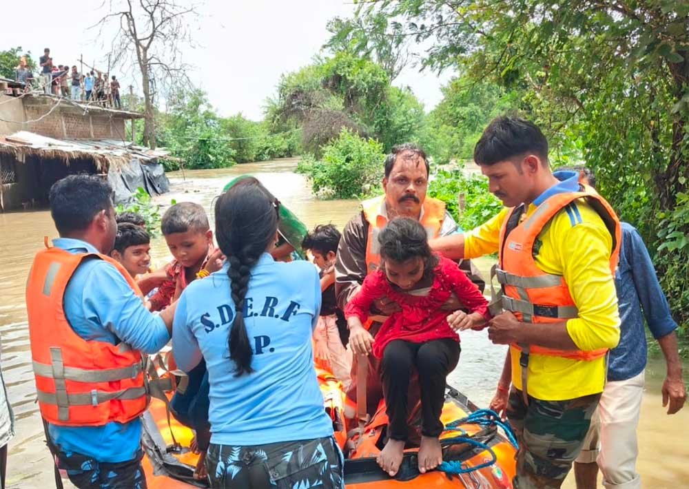 बारिश और बाढ़ के बीच मध्यप्रदेश पुलिस का रेस्क्यू ऑपरेशन—SDERF एवं होमगार्ड्स ने बचाईं 98 जिंदगियां