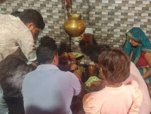 हर-हर महादेव के जयघोष से गूंजे शिवालय, बारिश में भी भक्ति की बयार