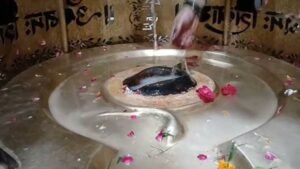हर हर महादेव से गूंजे शिवालय, सावन के सोमवार पर आस्था का समुद्र