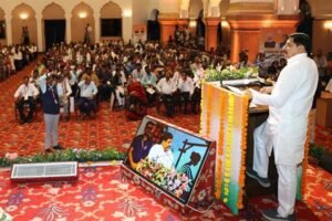 कुटीर एवं ग्रामोद्योग उत्पादों की ग्लोबल मार्केटिंग के करेंगे समस्त प्रयास : मुख्यमंत्री डॉ. यादव