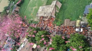 कांवड़ियों पर हेलीकॉप्टर से पुष्पवर्षा, गूंजा हर-हर महादेव का जयघोष