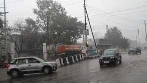 Weather Alert: जम्मू-कश्मीर, हिमाचल समेत कई राज्यों में भारी बारिश का अलर्ट, जानें आज का मौसम