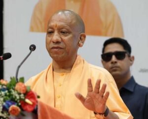 कट्टरपंथ के विरोधी संत कबीर को हिंदुओं ने पूजा, मुसलमान उन्हें दूर से छूना भी नहीं चाहतेः मुख्यमंत्री
