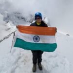 लखनऊ की पर्वतारोही पूर्वा धवन ने 5,826 मीटर ऊंची रुद्रगैरा चोटी पर फहराया तिरंगा