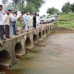 प्रदूषित जल के प्रभाव एवं समाधान के लिए कलेक्टर-एसपी ने किया मेघनगर क्षेत्र का निरीक्षण