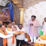117 साल पुरानी गणेशोत्सव परंपरा में शामिल हुए CM साय, गोल बाजार में किए विघ्नहर्ता के दर्शन