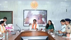 रायपुर : उप मुख्यमंत्री विजय शर्मा ने कबीरधाम के गौसेवकों एवं अधिकारियों की ली बैठक