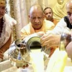 रक्षा मंत्री और मुख्यमंत्री ने बाबा विश्वनाथ के किए दर्शन, PM मोदी के लिए मांगी प्रार्थना