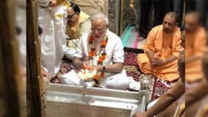 PM मोदी के जन्मदिन पर काशी में दिग्गजों ने की बाबा विश्वनाथ की पूजा, मांगा स्वस्थ जीवन का आशीर्वाद