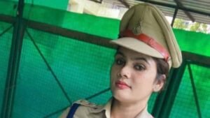 फरार CSP नेहा पच्चीसिया ने HC में लगाई FIR रद्द करने की याचिका, 2 नाबालिग बच्चों का दिया हवाला
