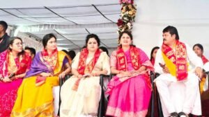 रायपुर के महादेव घाट पर भव्य महाआरती, CM विष्णुदेव साय समेत कई जनप्रतिनिधि हुए शामिल