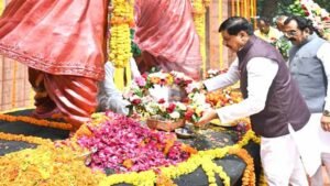 मुख्यमंत्री डॉ. यादव ने अमर शहीद राजा शंकर शाह एवं कुंवर रघुनाथ शाह को अर्पित की श्रद्धांजलि
