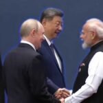 जिनपिंग-पुतिन से PM मोदी ने मिलाया हाथ, बगल से चुपचाप गुजर गए शहबाज शरीफ
