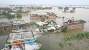 पटना में बाढ़ का हाहाकार! खतरे के निशान से 2 मीटर ऊपर गंगा, डूबे सैकड़ों घर
